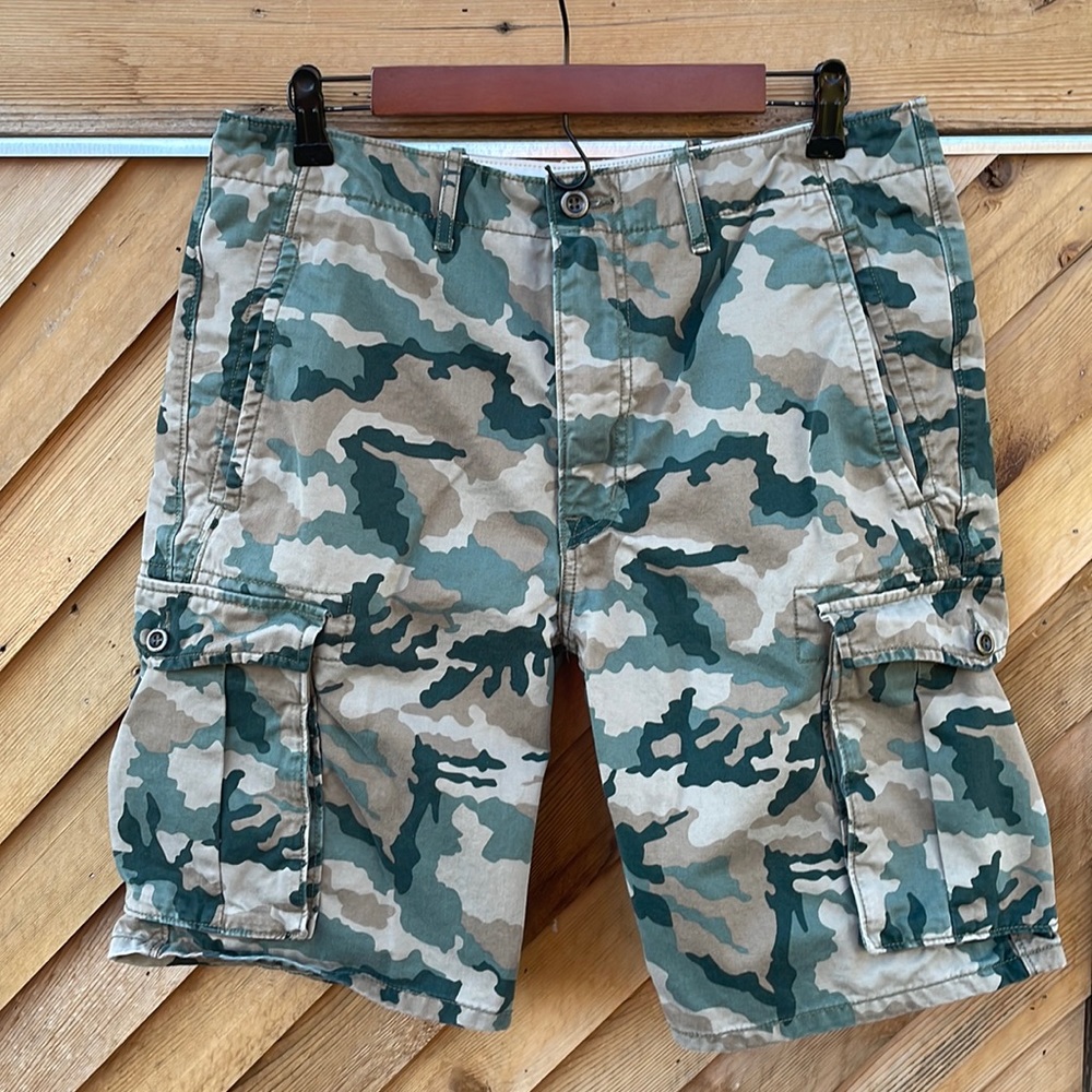 (NWOT) Levi's Cargo Shorts, Size 32, Camo, Camouflage, Mens, 12462, 12463